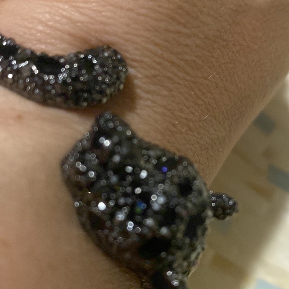 NWTBetsey Johnson Snow Leopard Cougar Black Grey Hematite Hinged Bangle Bracelet - Picture 5 of 13